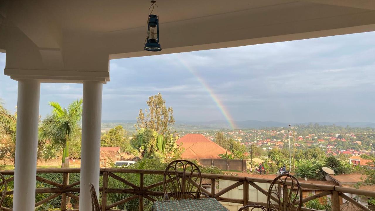 Banda Lodge Masaka Екстер'єр фото