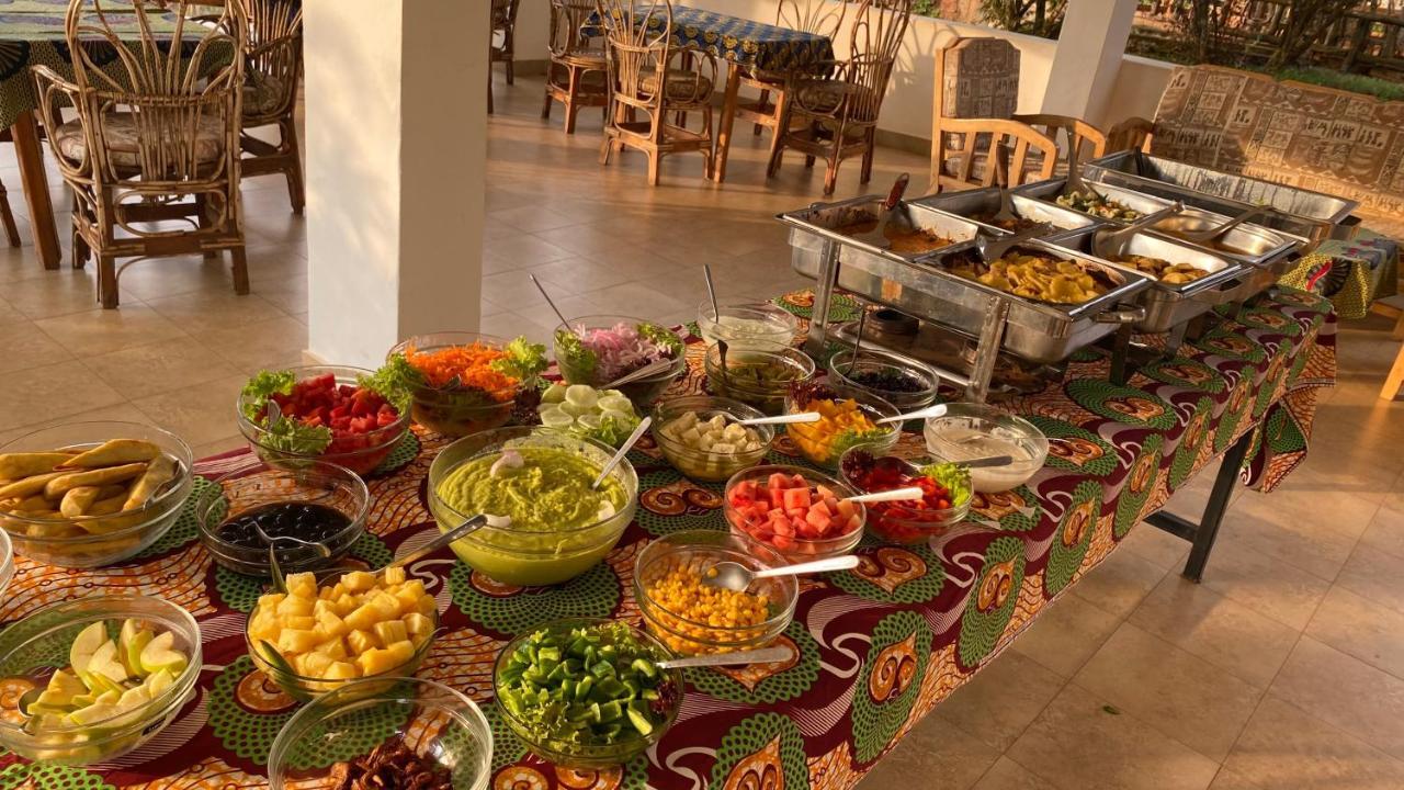 Banda Lodge Masaka Екстер'єр фото