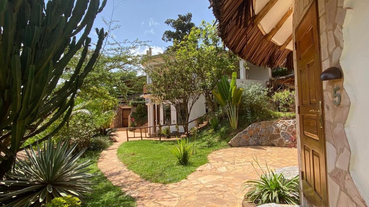 Banda Lodge Masaka Екстер'єр фото