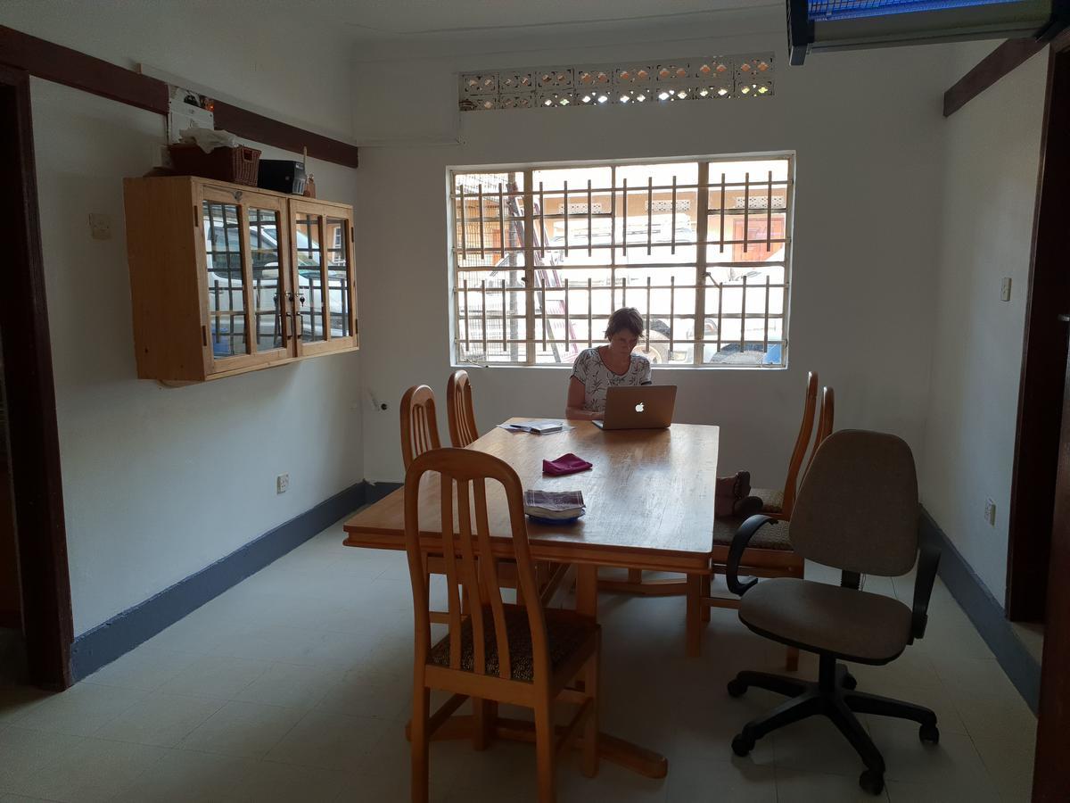Banda Lodge Masaka Екстер'єр фото