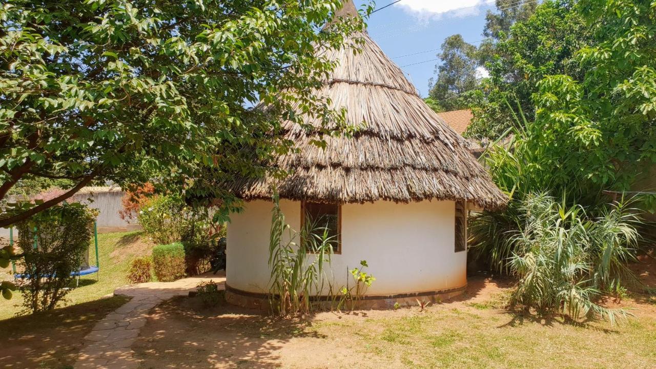 Banda Lodge Masaka Екстер'єр фото