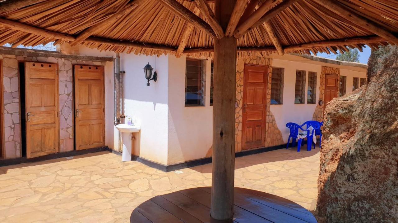 Banda Lodge Masaka Екстер'єр фото