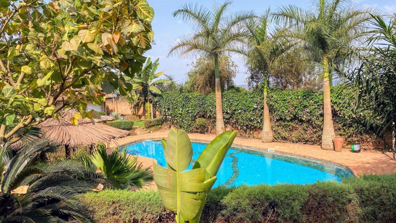 Banda Lodge Masaka Екстер'єр фото